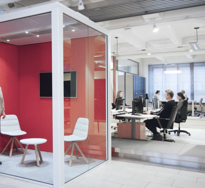 soundproof pod Nuuk in an office